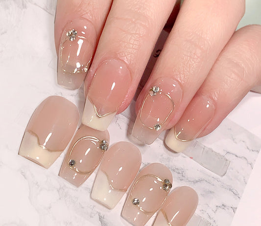 The Elegance and Appeal of Wearing Artificial Nails