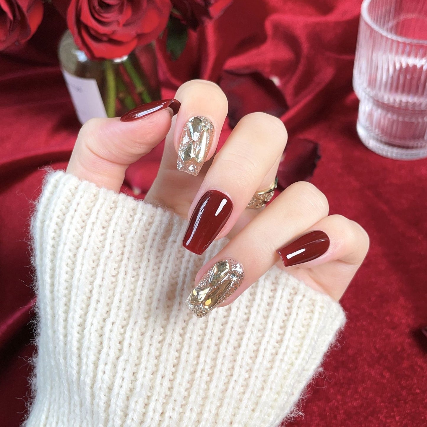 Pure handmade red cherries, wearing nail patches, diamond bursting and flashing fake nails