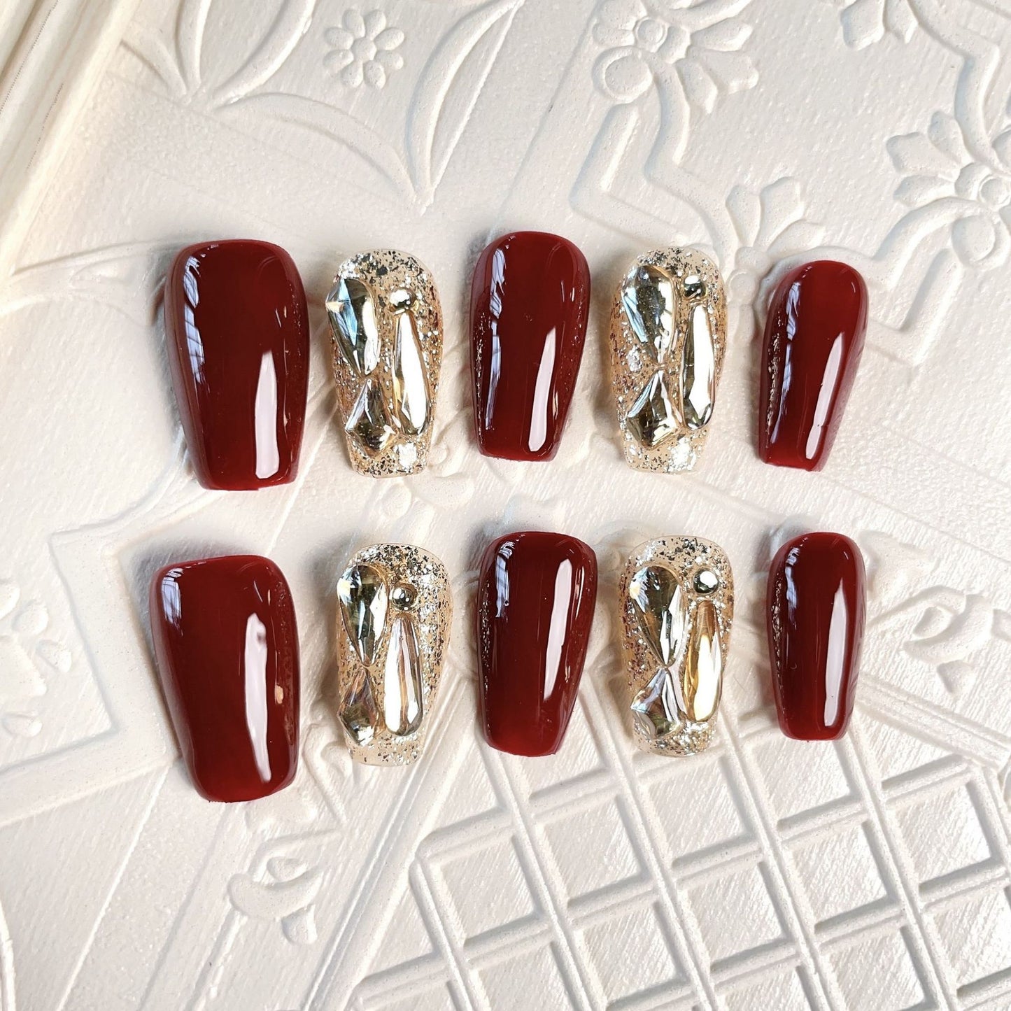 Pure handmade red cherries, wearing nail patches, diamond bursting and flashing fake nails